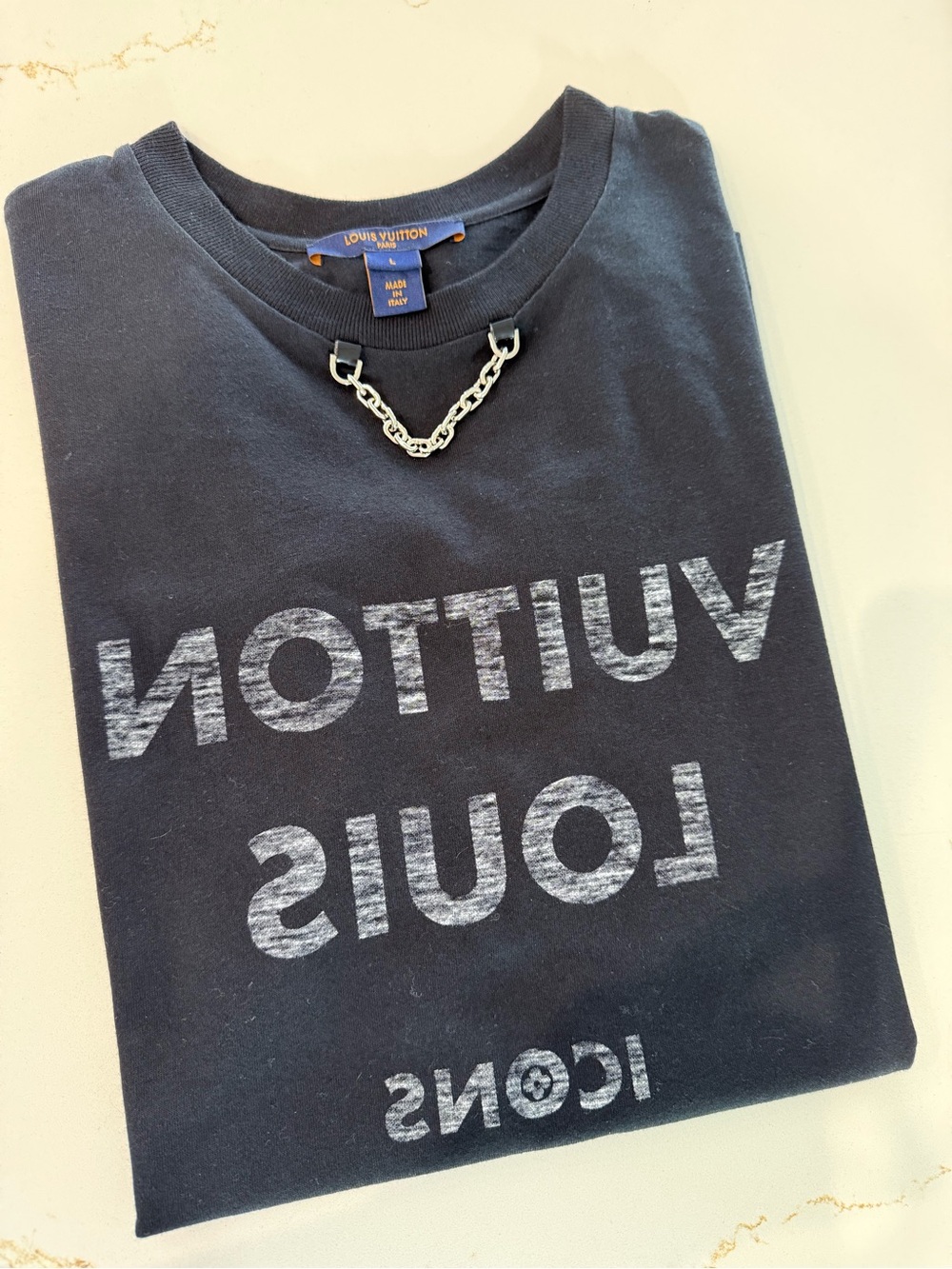 Louis Vuitton Women’s Black Icons t-shirt.  Spring/summer ‘21 collection - Picture 2 of 3